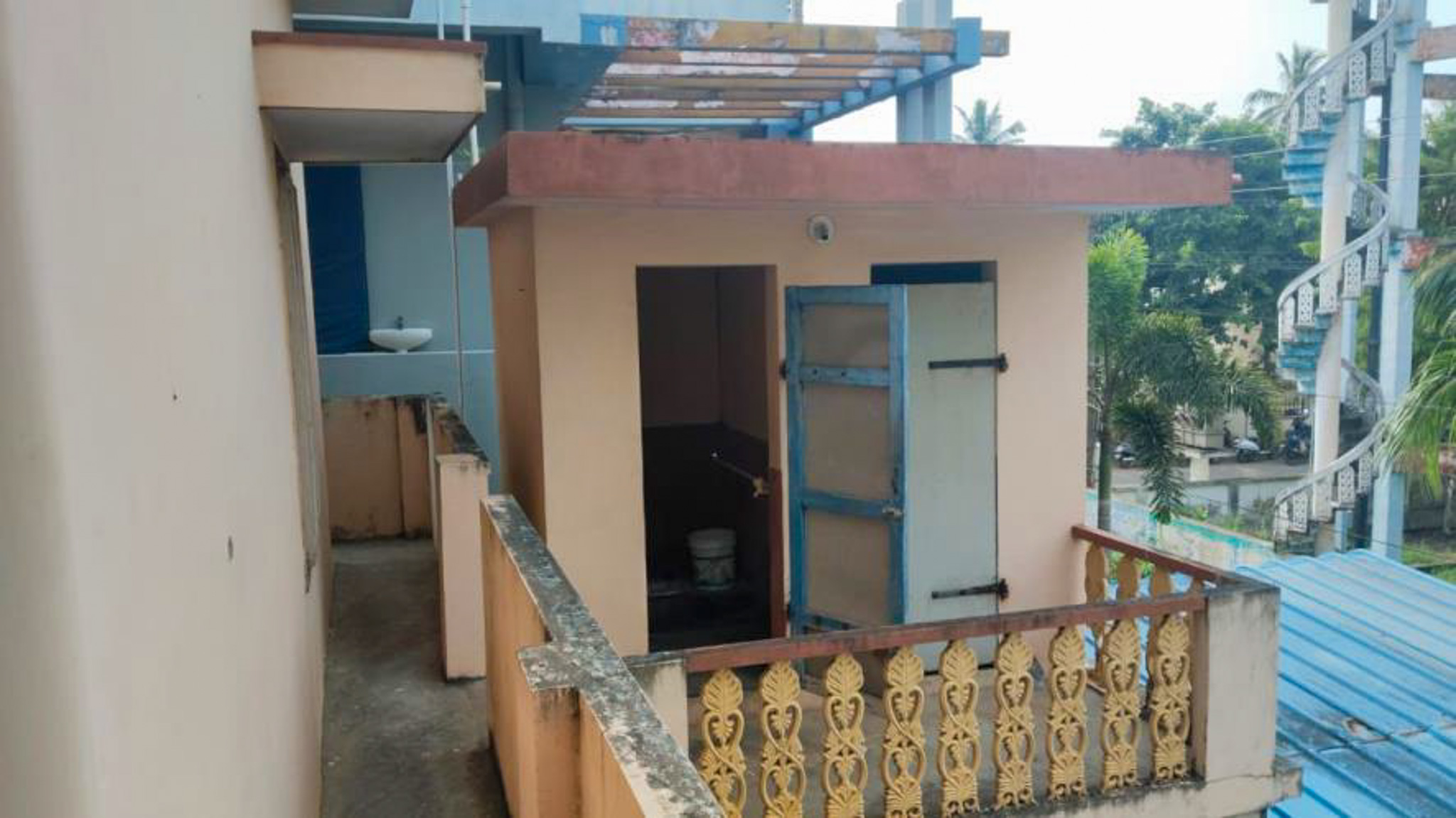 Individual House for Sale in Tanuku