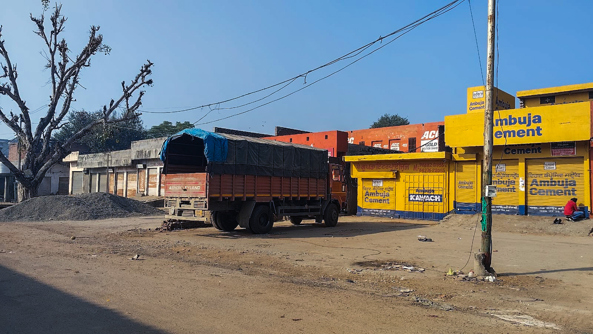 132 square yard Shops for sale in Grain Market Shahkot