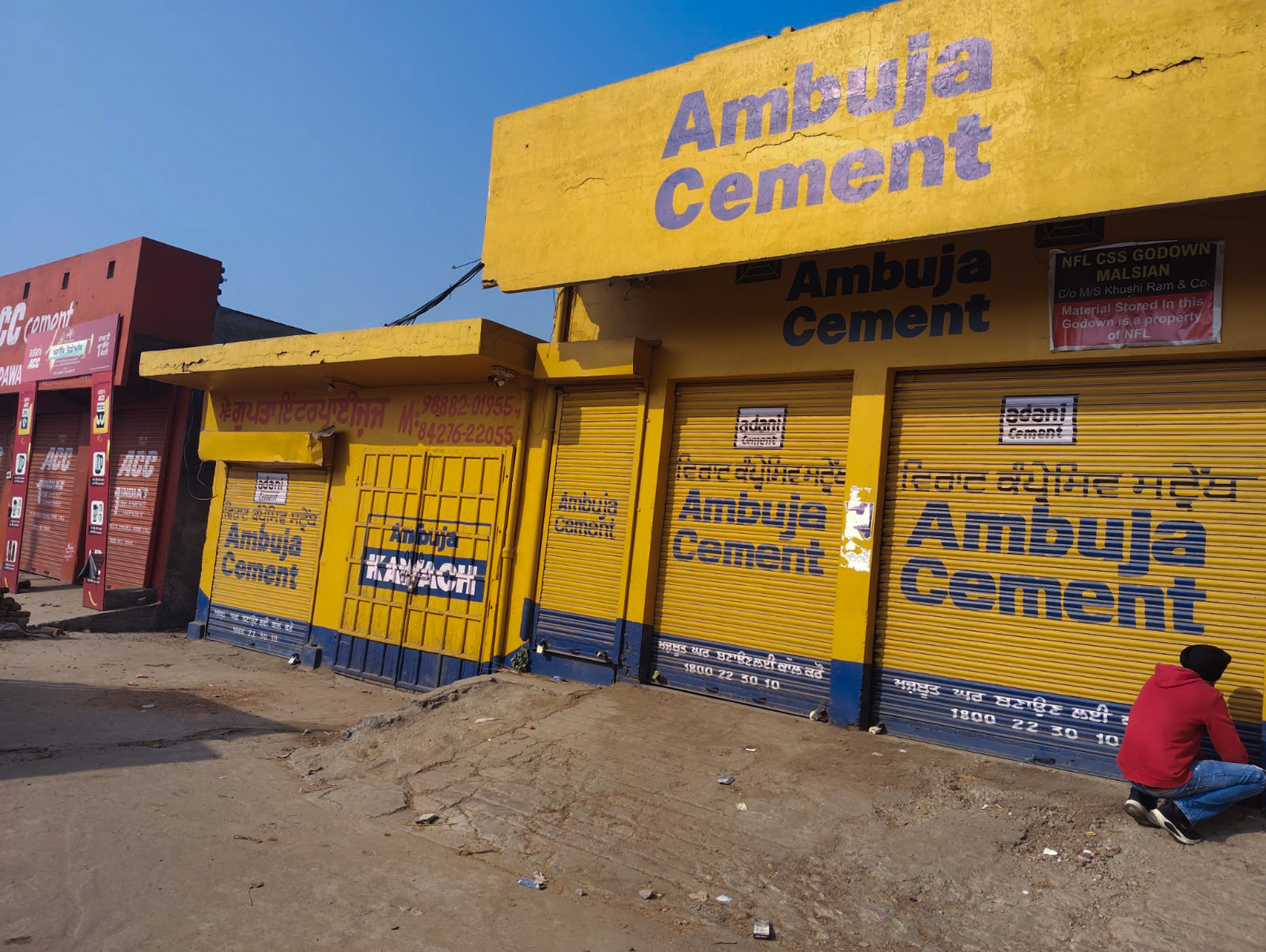 132 square yard Shops for sale in Grain Market Shahkot