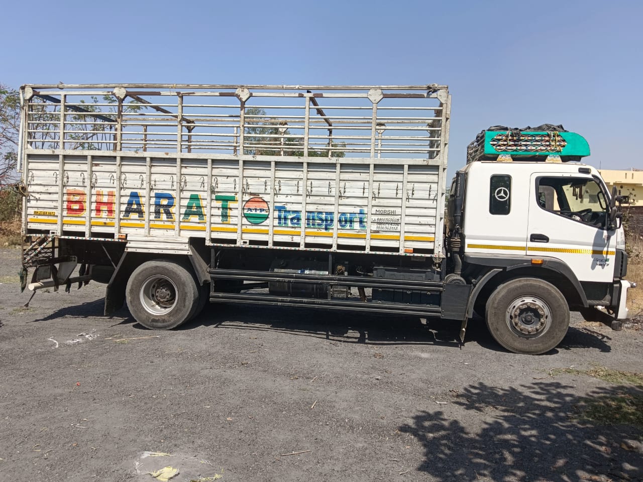 GOODS CARRIER TRUCK for Sale in Morshi