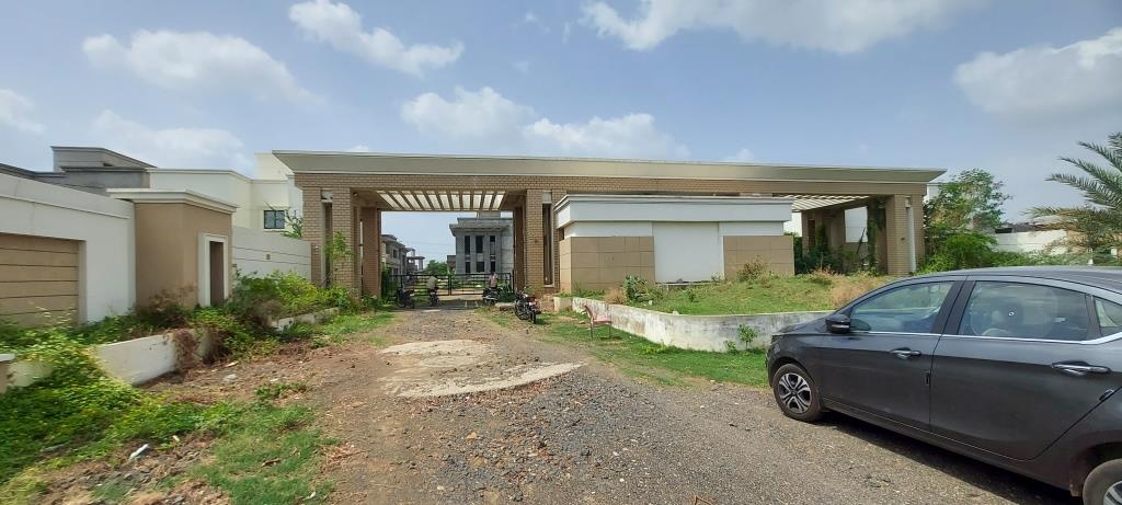OPEN LAND AND INCOMPLETE BUILDING for Sale in Vadodara