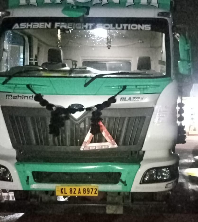 MAHINDRA TRUCK for Sale in Kollam