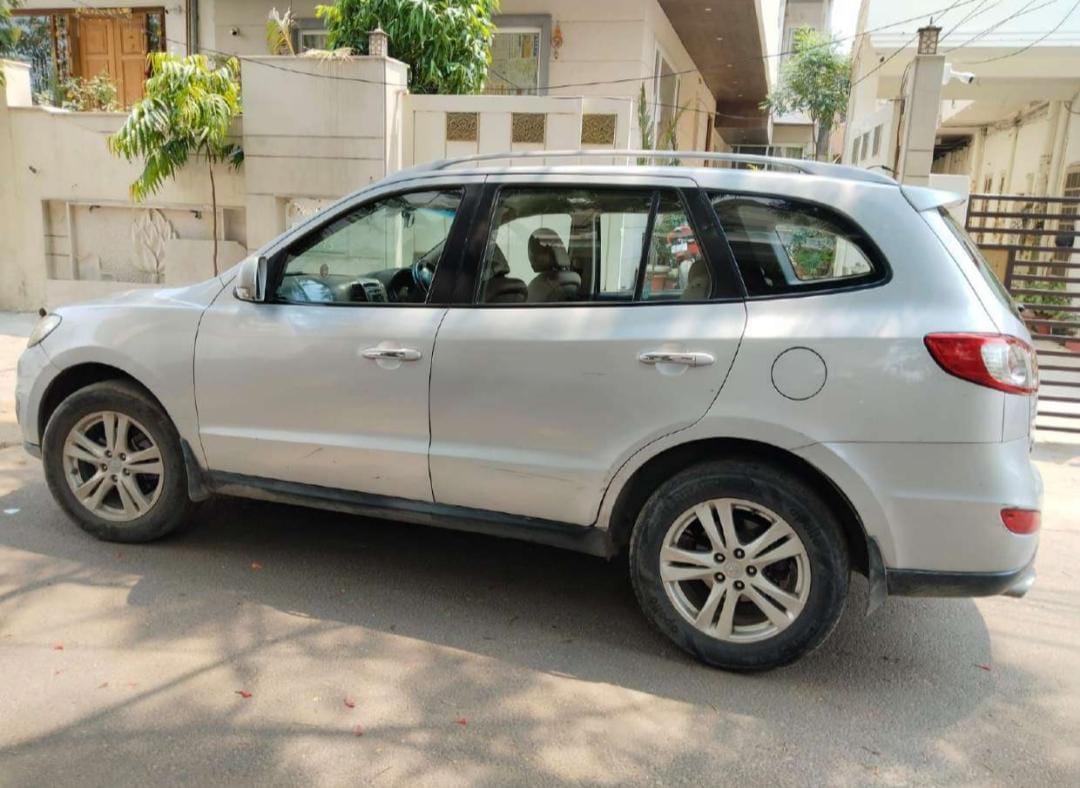 Vehicle Hyundai Santa Fe 2011 in Jaipur