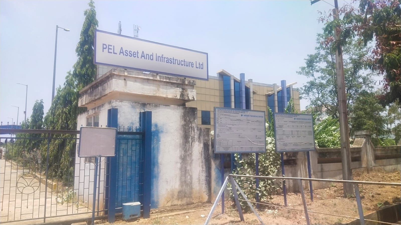 Industrial Plot with Factory Building for Sale in LA Sagaram
