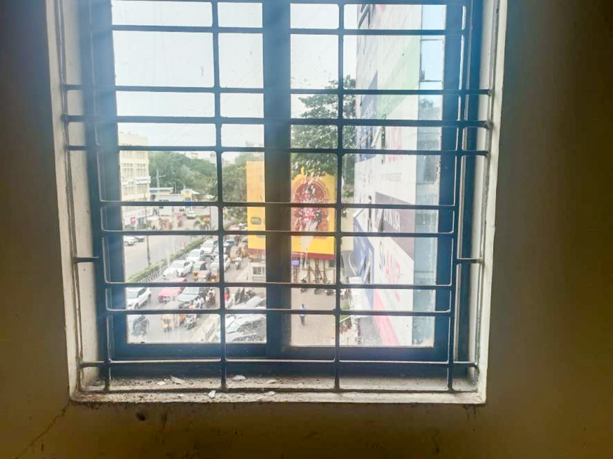 Shops for Sale in Cathedral Road, Chennai