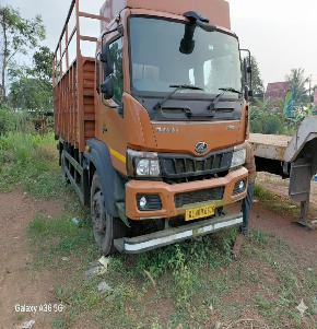 commercial vehicle for Sale in Chowwara