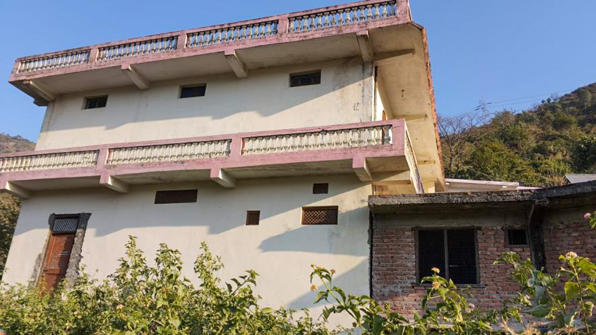 Individual House for Sale in Mandi
