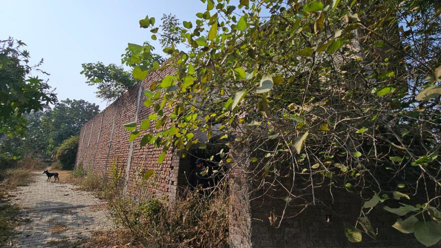 Industrial Plot with Factory Building for Sale in Industrial Area Tahliwal, Tahliwala Industrial Area