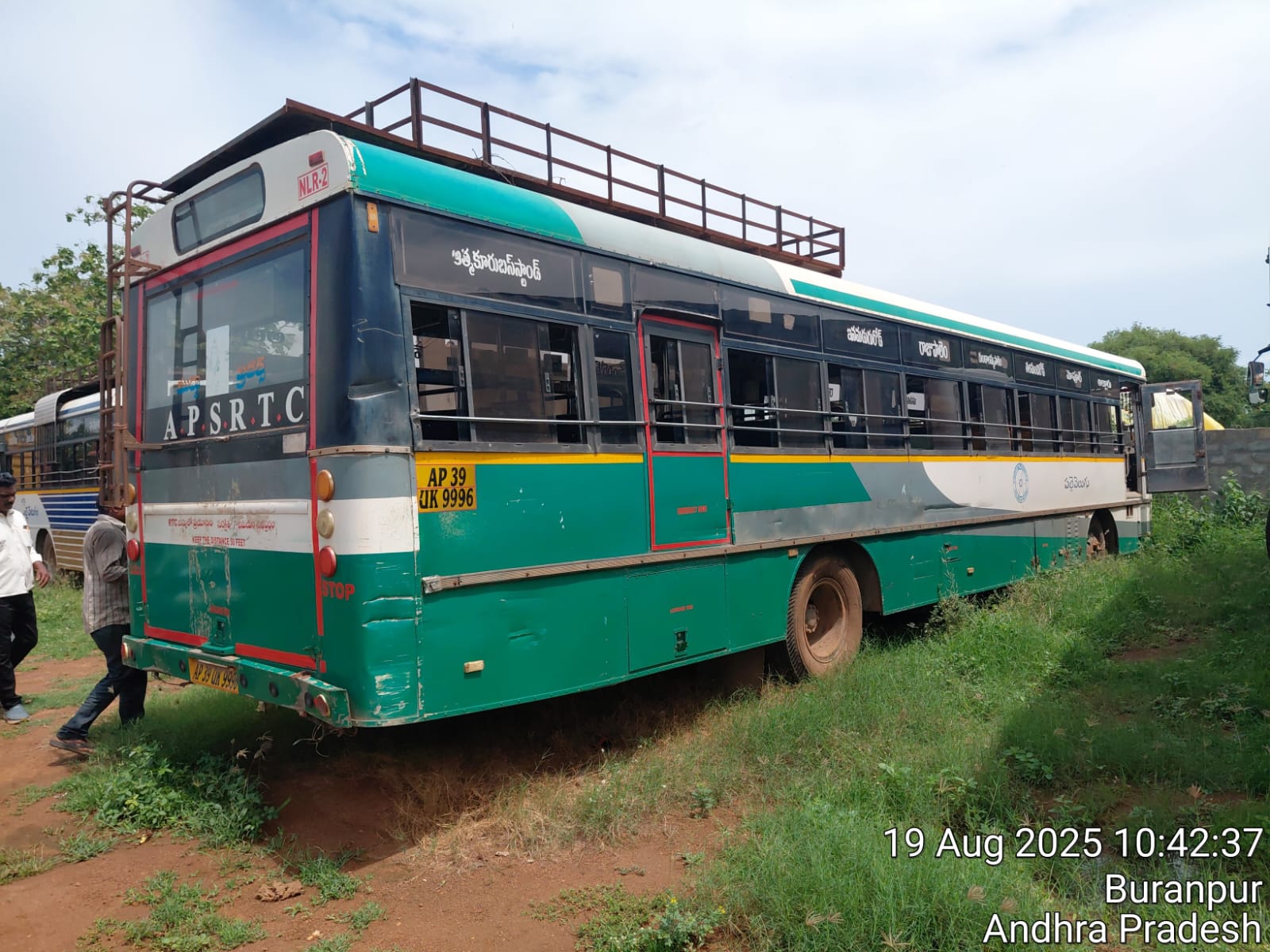 VE COMMERCIAL VEHICLE LTD for Sale in Nellore, Nellore