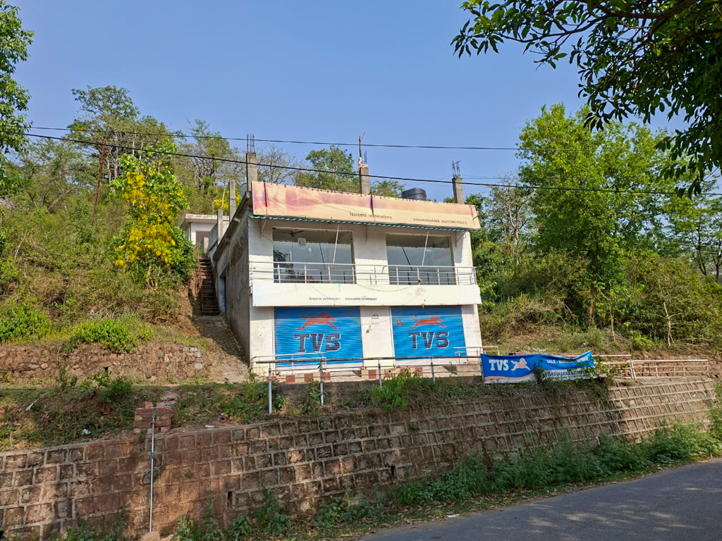 Shops for Sale in road side, Dhin