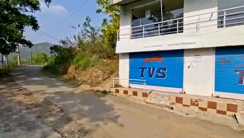Shops for Sale in road side, Dhin