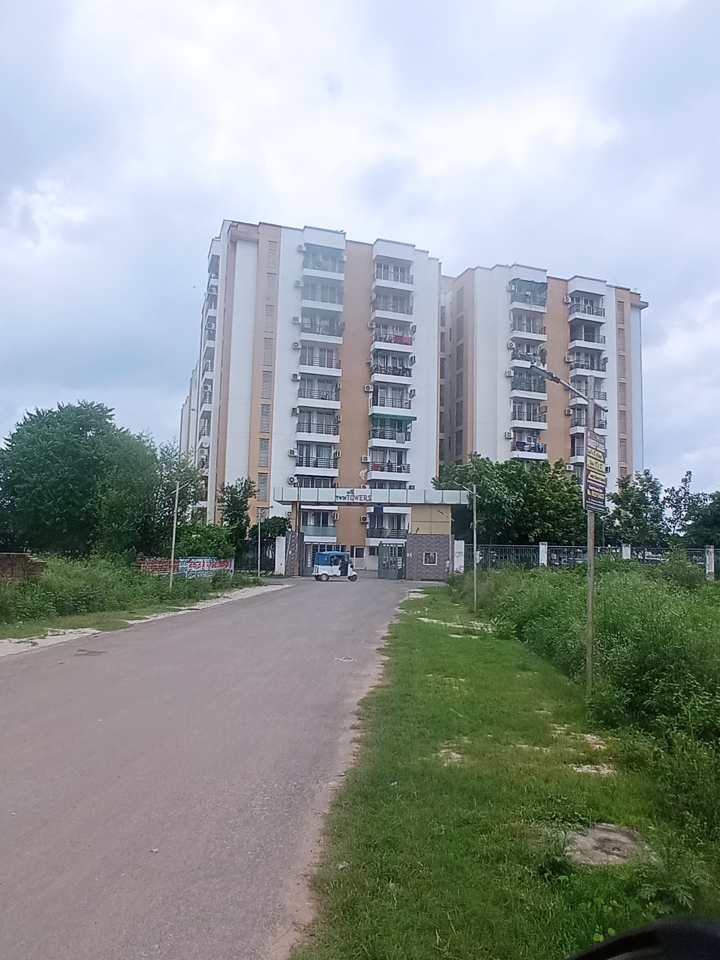Flat for Sale in TWIN TOWERS, Agra