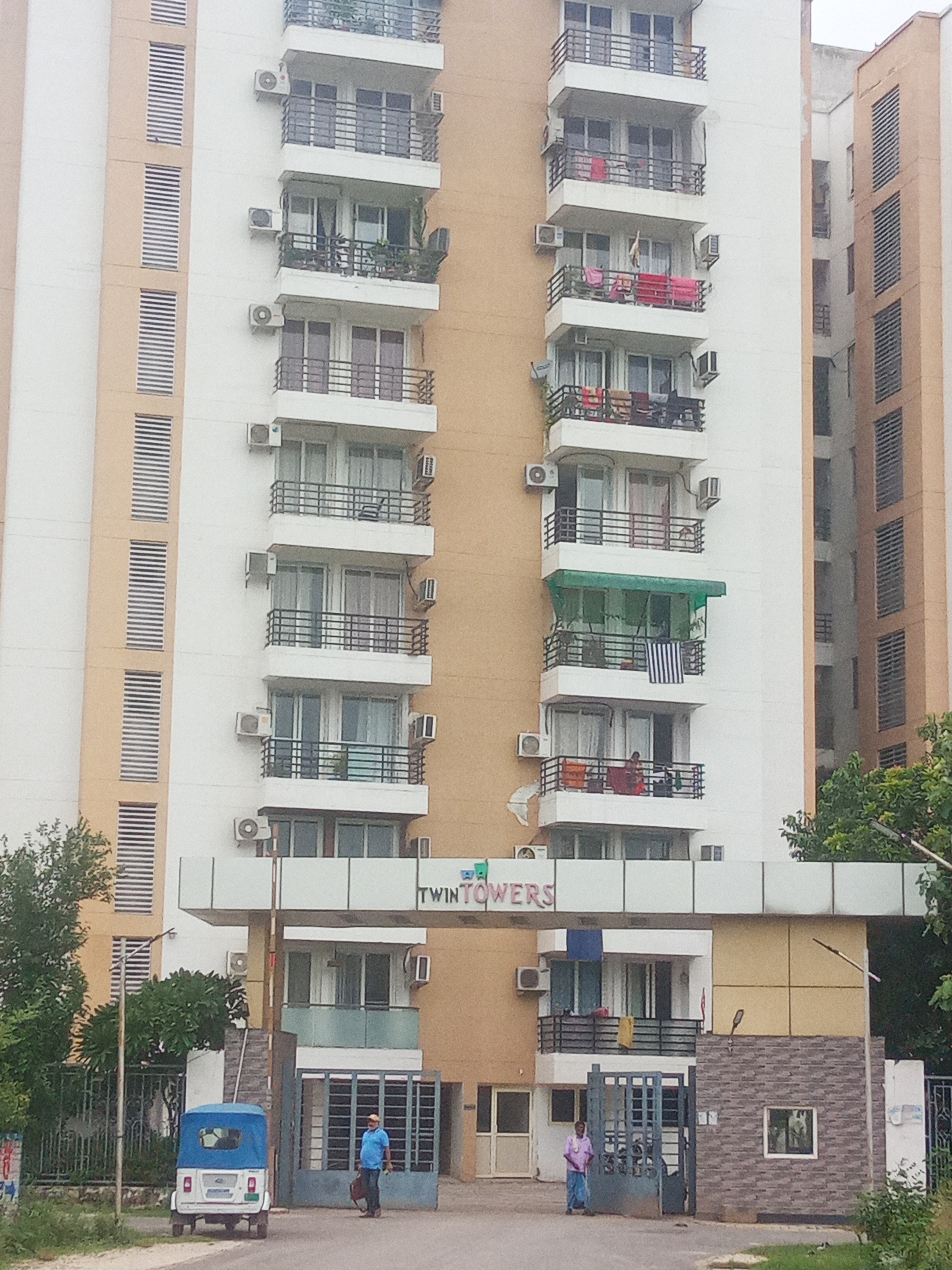 Flat for Sale in TWIN TOWERS, Agra